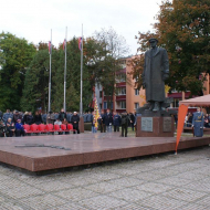 Socha armádního generála a prezidenta Ludvíka Svobody ve Svidníku.